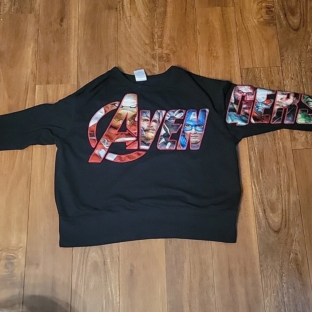 Disney Parks‎ Marvel Avengers Pullover Womens Sweatshirt Size Small